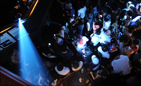 GUEST DJ / TSUYOSHI TAKASHIRO